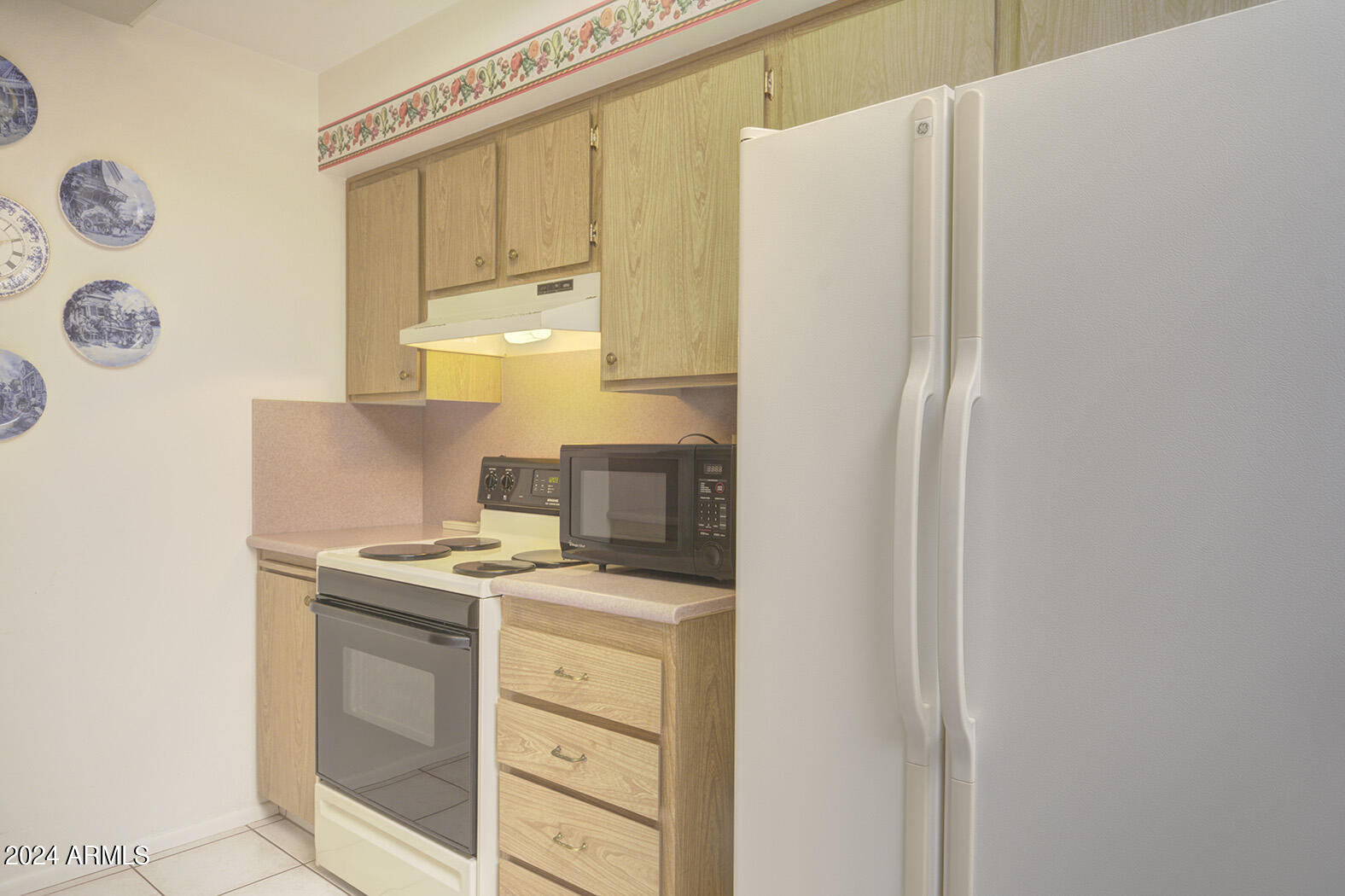 10050 West Royal Oak Road, Unit H Sun City, AZ 85351 - Photo 5 of 13 Kitchen 4-2