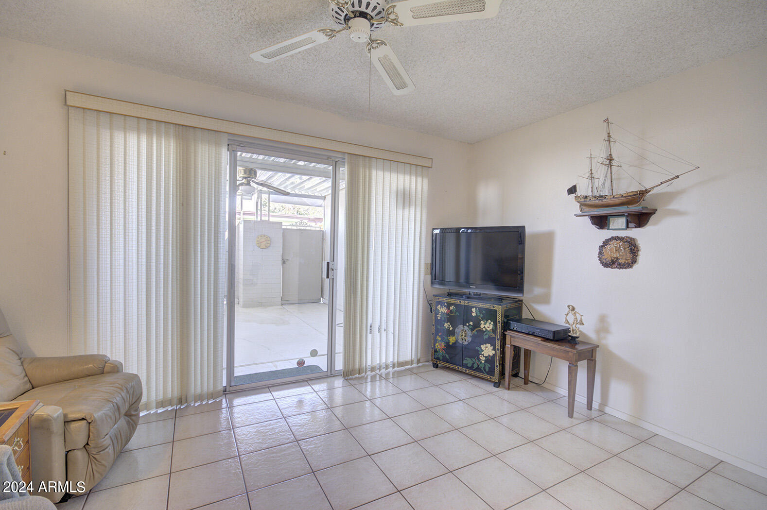 10050 West Royal Oak Road, Unit H Sun City, AZ 85351 - Photo 8 of 13 Den 1-4