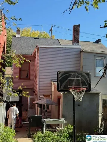 a view of a backyard of the house