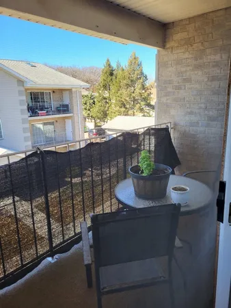 $219,900 | 9138 West 95th Street, Unit 3B, Hickory Hills, IL 60457