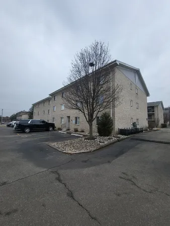 $219,900 | 9138 West 95th Street, Unit 3B, Hickory Hills, IL 60457