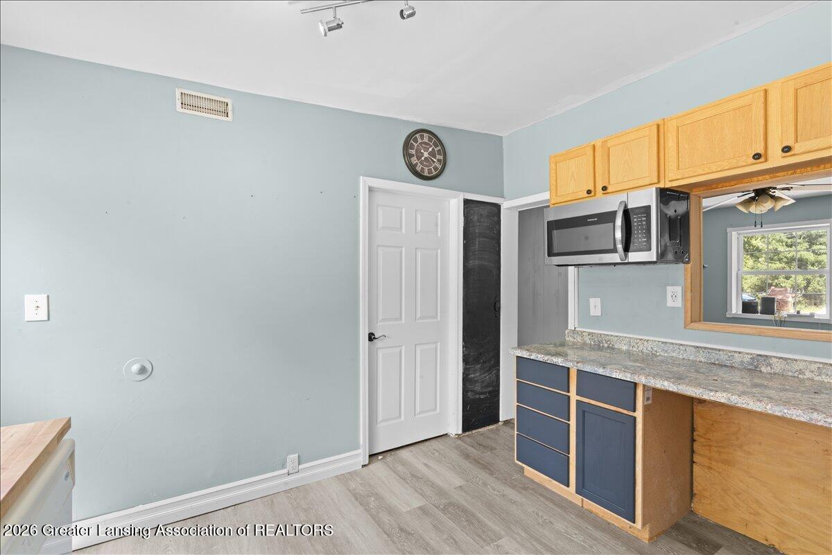 5136 Bell Oak Road East Webberville, MI 48892 - Photo 11 of 30 11-Media Jett - 16
