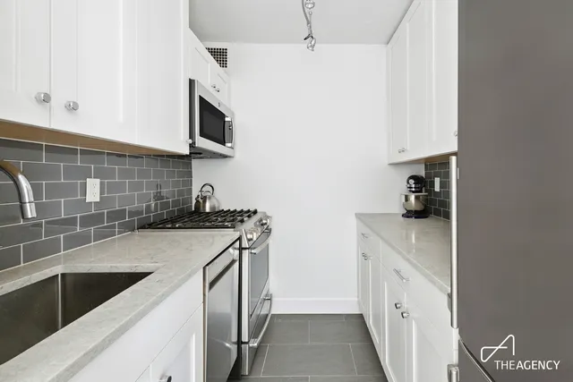 $790,000 | 165 West End Avenue, Unit 27A | Upper West Side