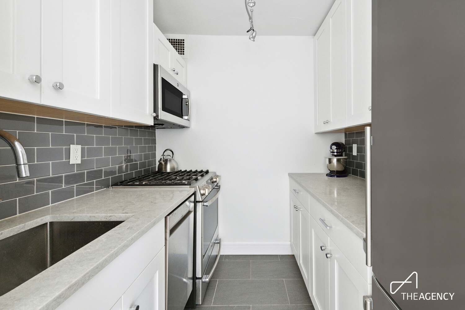 165 West End Avenue, Unit 27A Manhattan, NY 10023 - Photo 5 of 9