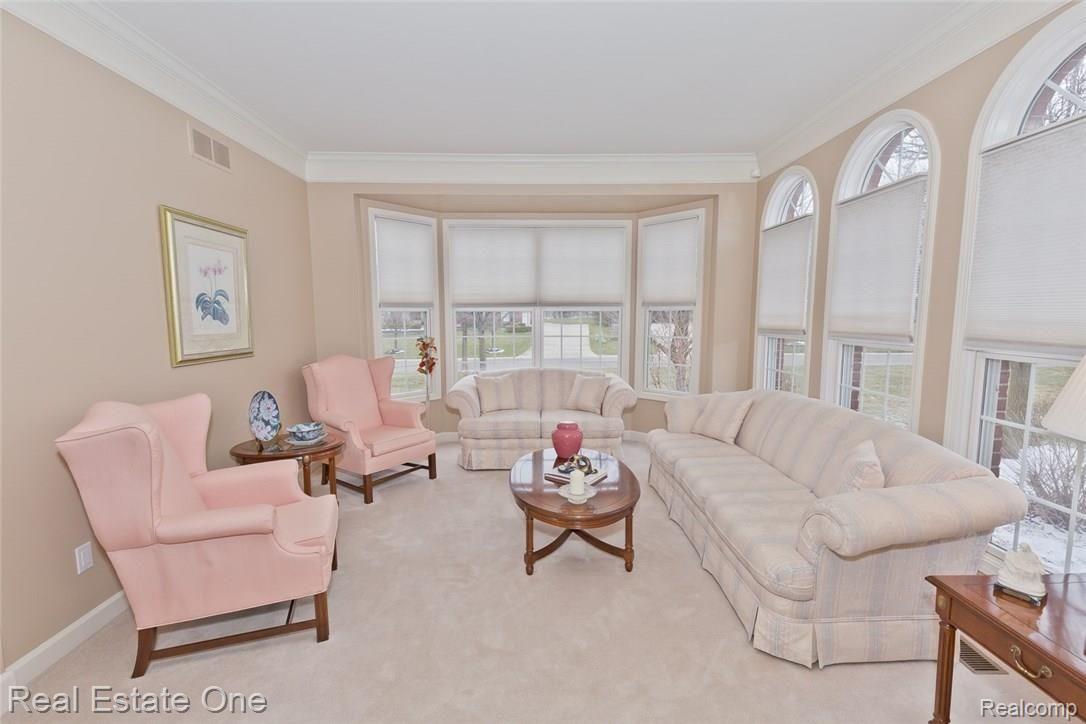5688 Stonehaven Boulevard Rochester, MI 48306 - Photo 8 of 69 Formal living room