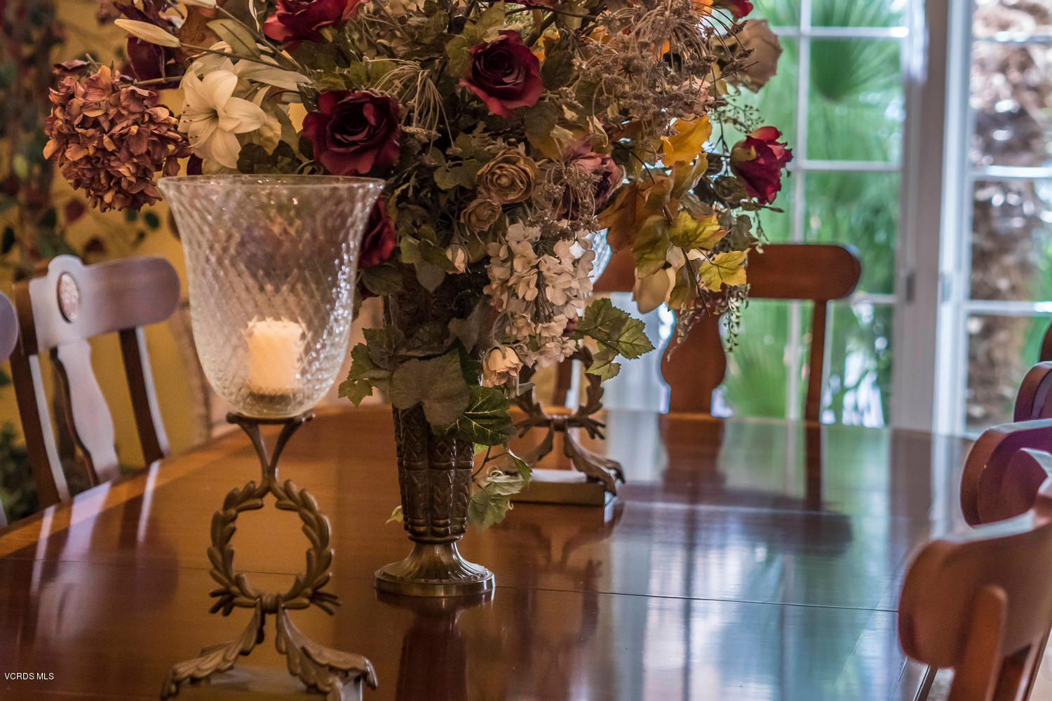 11112 Red Barn Road Camarillo, CA 93012 - Photo 13 of 54 a dining room with table and chairs