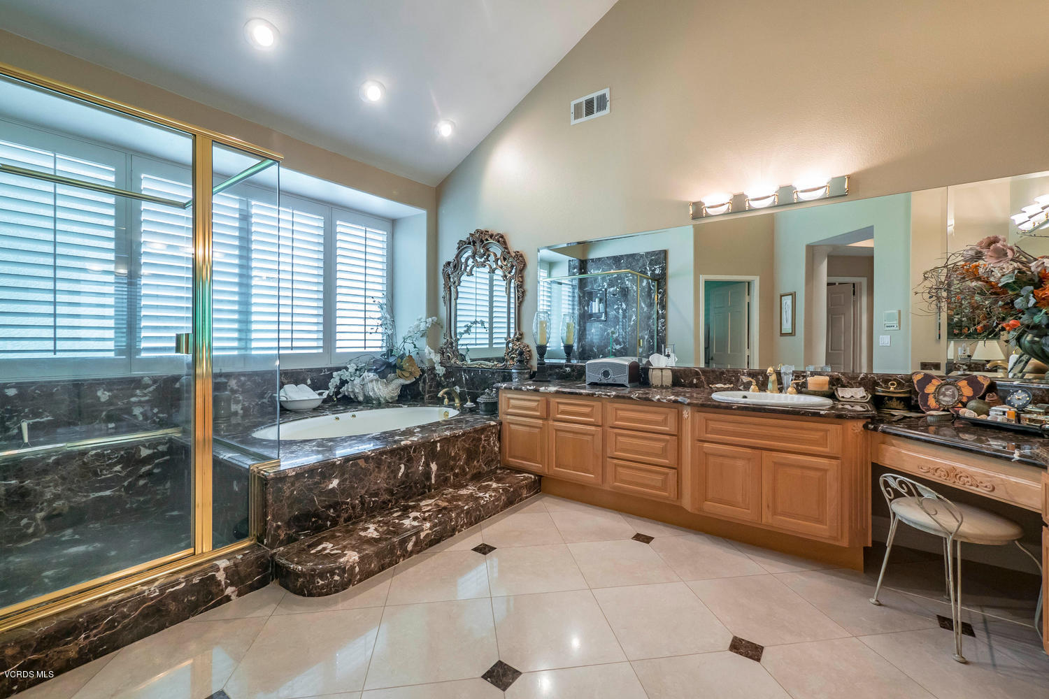 11112 Red Barn Road Camarillo, CA 93012 - Photo 28 of 54 a large bathroom with a large tub and sink