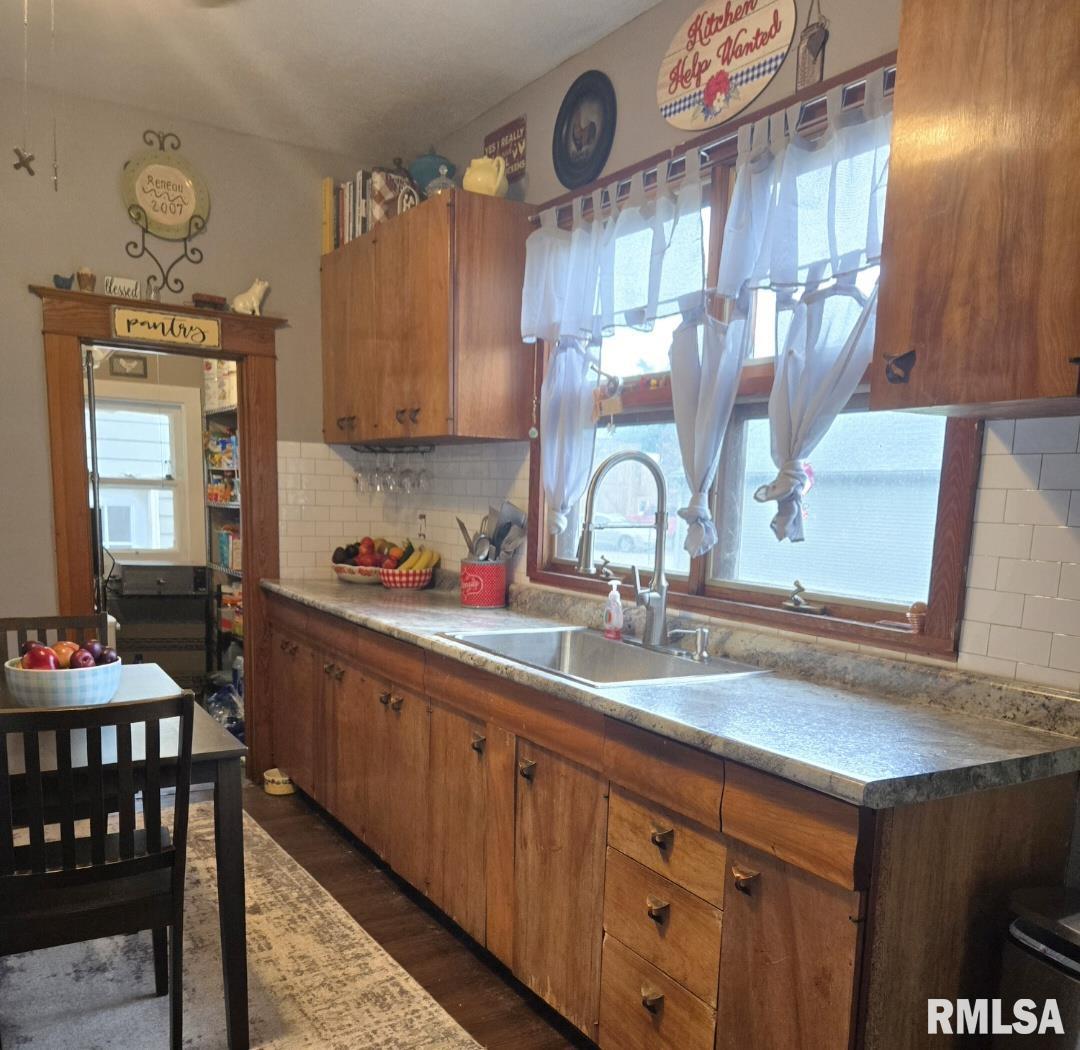 134 North Ave D Canton, IL 61520 - Photo 11 of 26