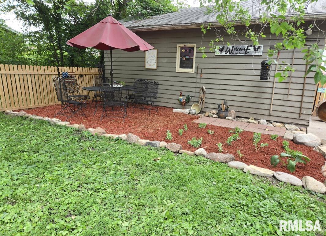 134 North Ave D Canton, IL 61520 - Photo 3 of 26