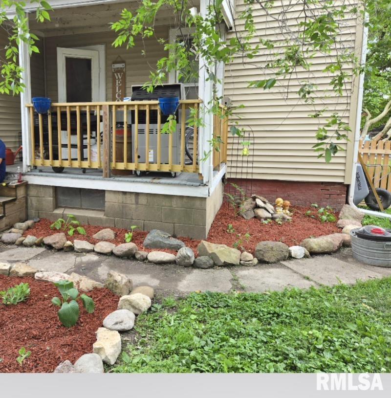 134 North Ave D Canton, IL 61520 - Photo 4 of 26
