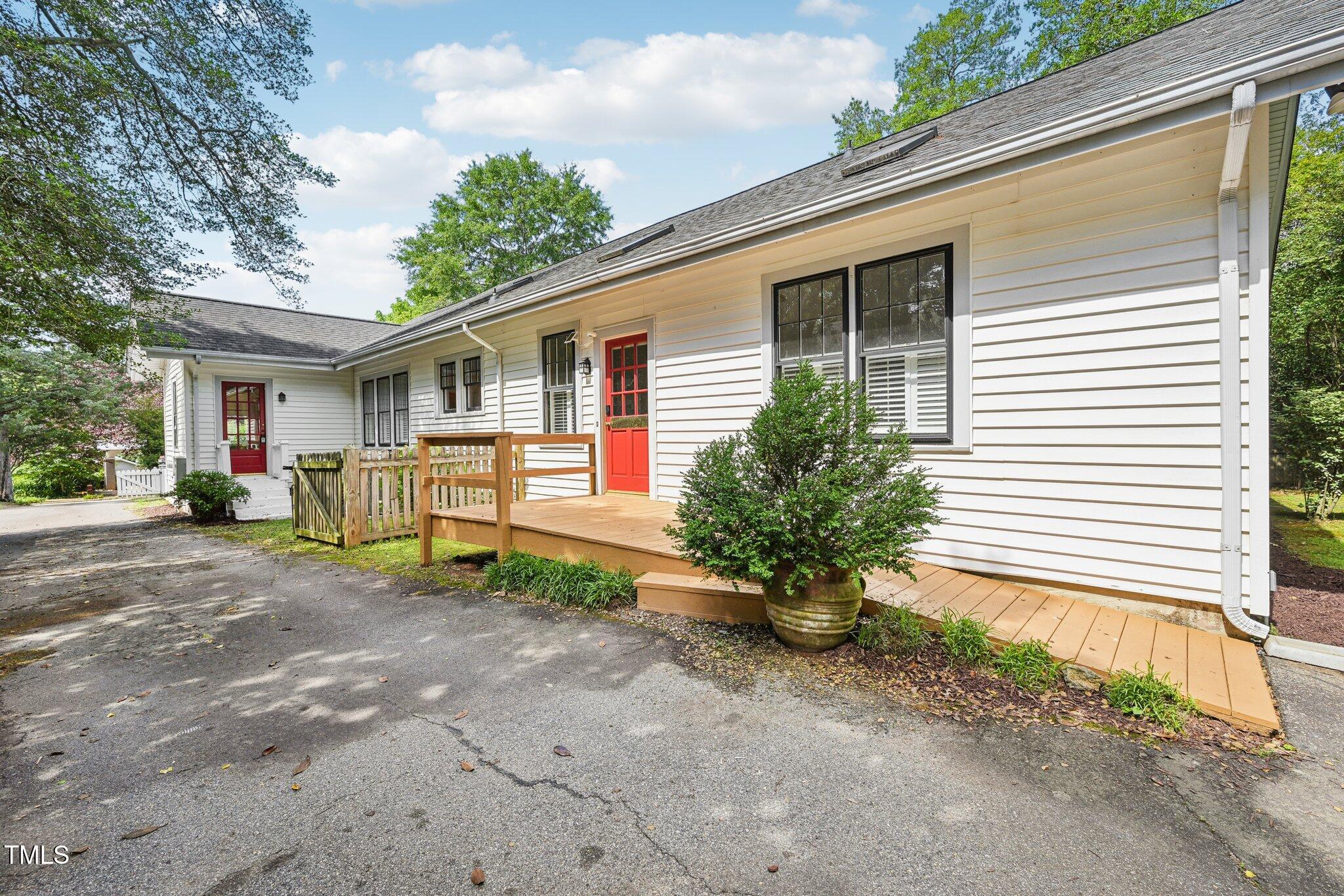 2209 The Circle Raleigh, NC 27608 - Photo 33 of 38 38-web-or-mls-The Cir-1505-038