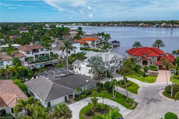 an aerial view of a house with outdoor space and lake view