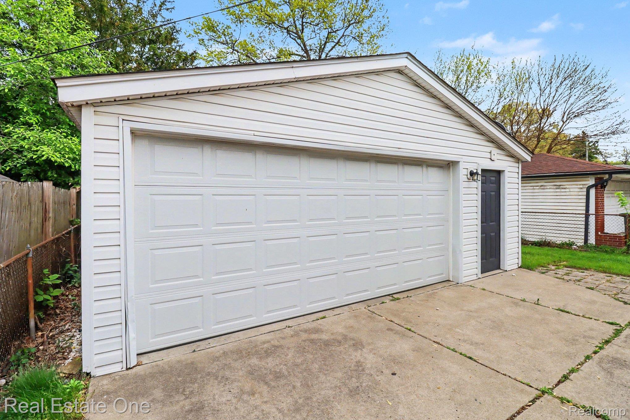 6305 Beech Daly Road Taylor, MI 48180 - Photo 5 of 22 View of detached garage