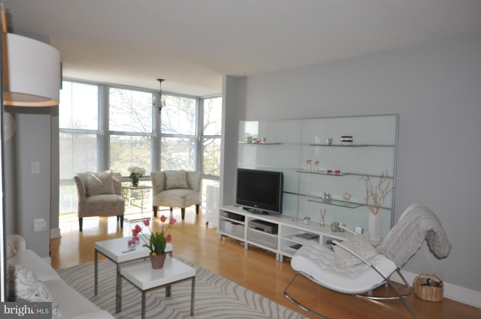 11800 Sunset Hills Road, Unit 716 Reston, VA 20190 - Photo 4 of 15 Living Room