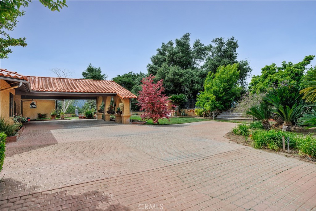 350 Roughrider Road La Verne, CA 91750 - Photo 26 of 55 Wide Drive leading to porte-cochere.