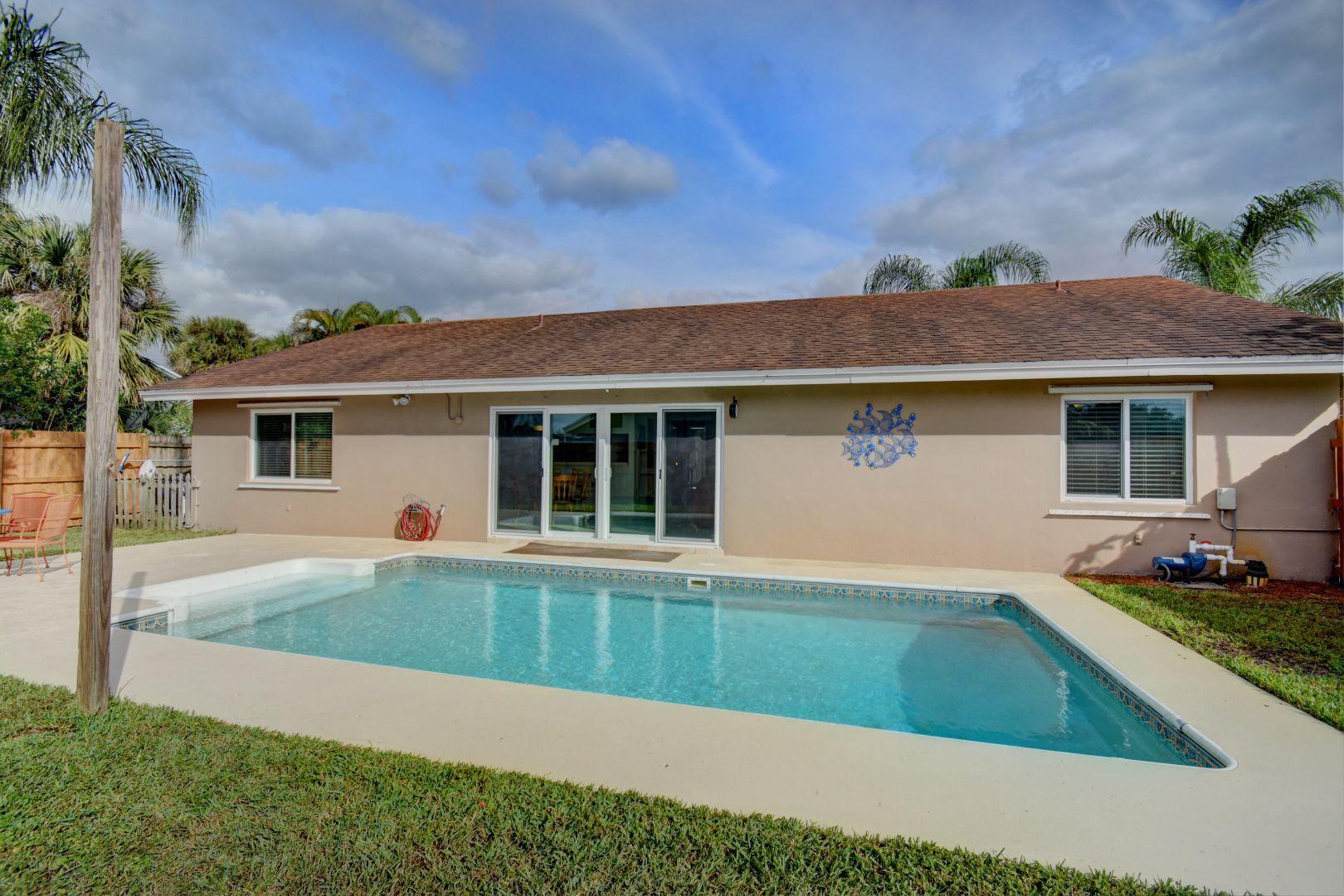 9236 Southampton Place Boca Raton, FL 33434 - Photo 23 of 28 Pool