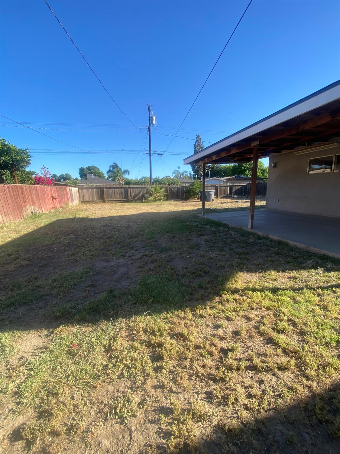333 East Linden Avenue Reedley, CA 93654 - Photo 20 of 21 a view of a back yard of the house