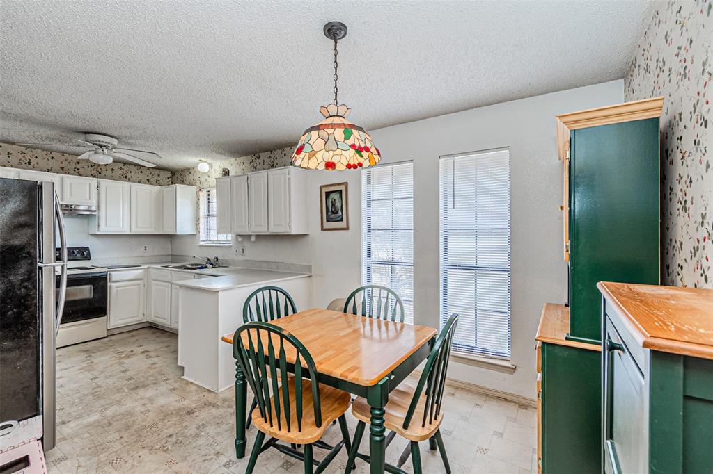 108 Cole Road Red Oak, TX 75154 - Photo 15 of 30 a dining room with furniture and window
