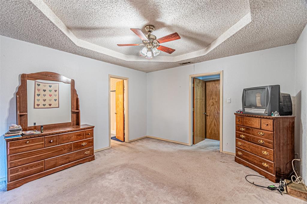 108 Cole Road Red Oak, TX 75154 - Photo 22 of 30 a view of room with furniture and a ceiling fan