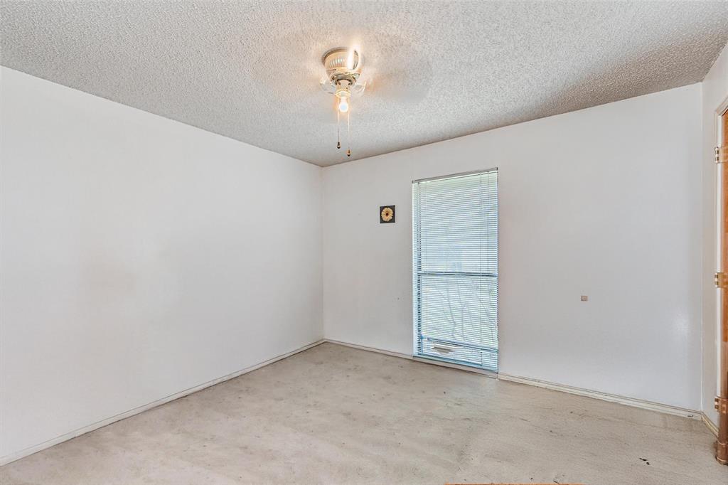 108 Cole Road Red Oak, TX 75154 - Photo 28 of 30 an empty room with a ceiling fan and window