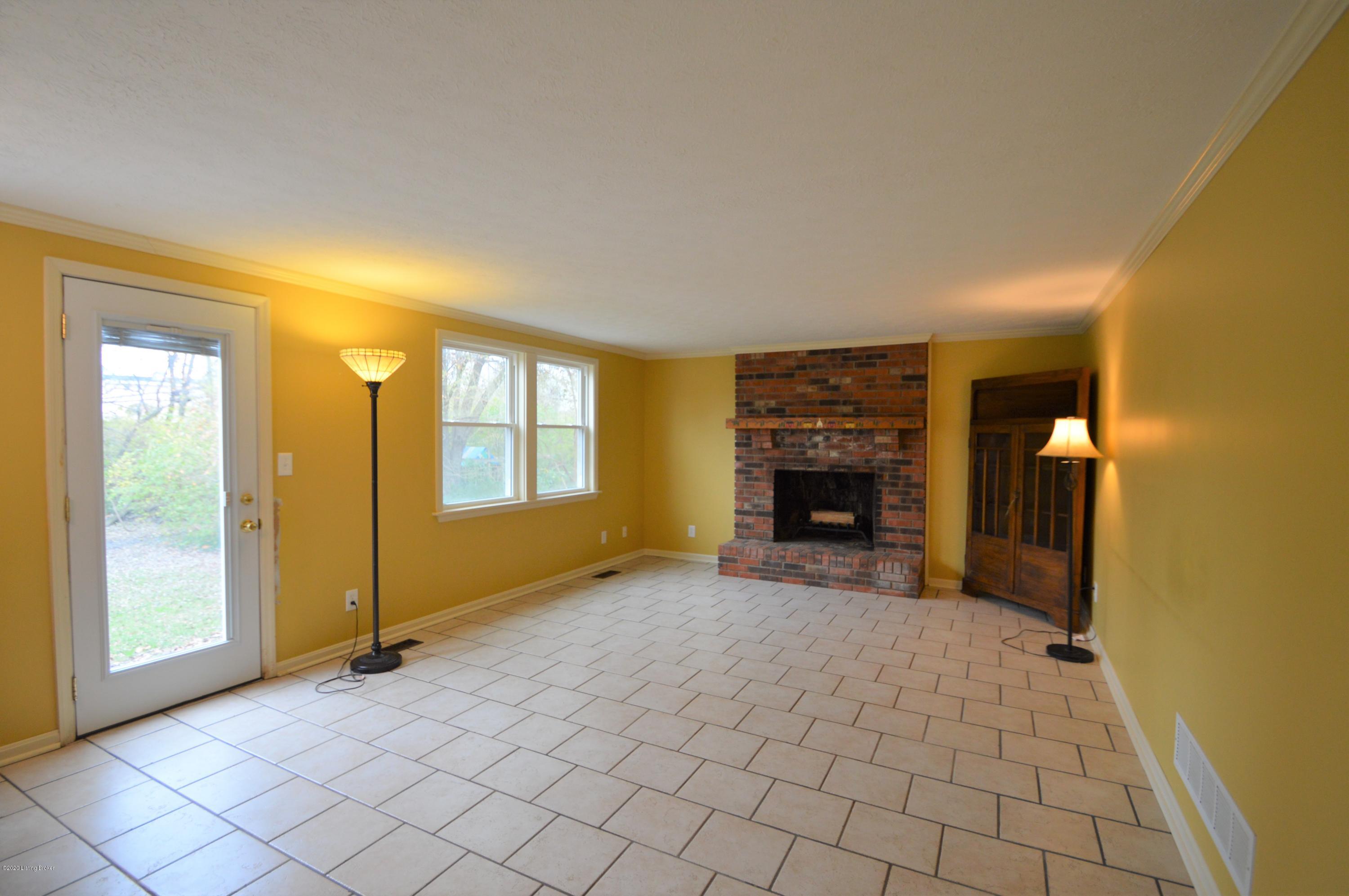 313 Alcott Road Louisville, KY 40207 - Photo 8 of 23 DSC_0266