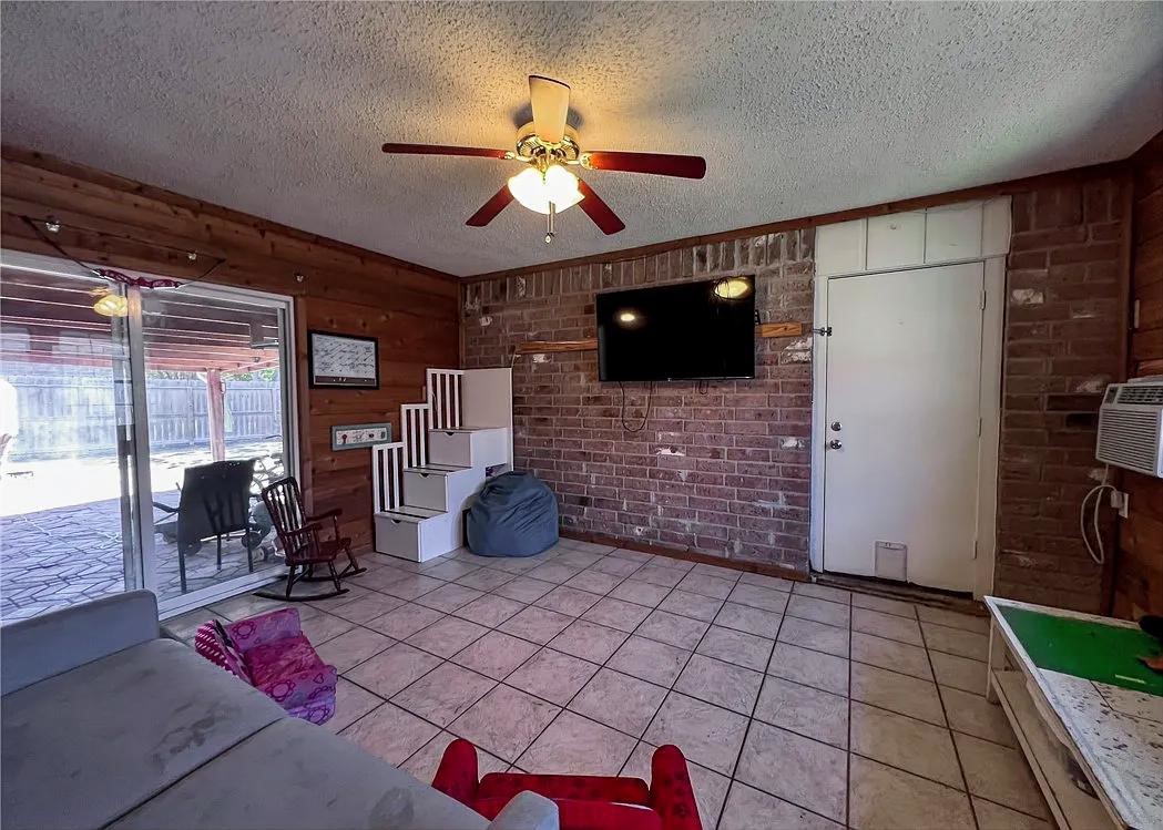 418 Seco Drive Portland, TX 78374 - Photo 14 of 32 a view of a livingroom with furniture