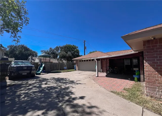 a view of a car park in front of house