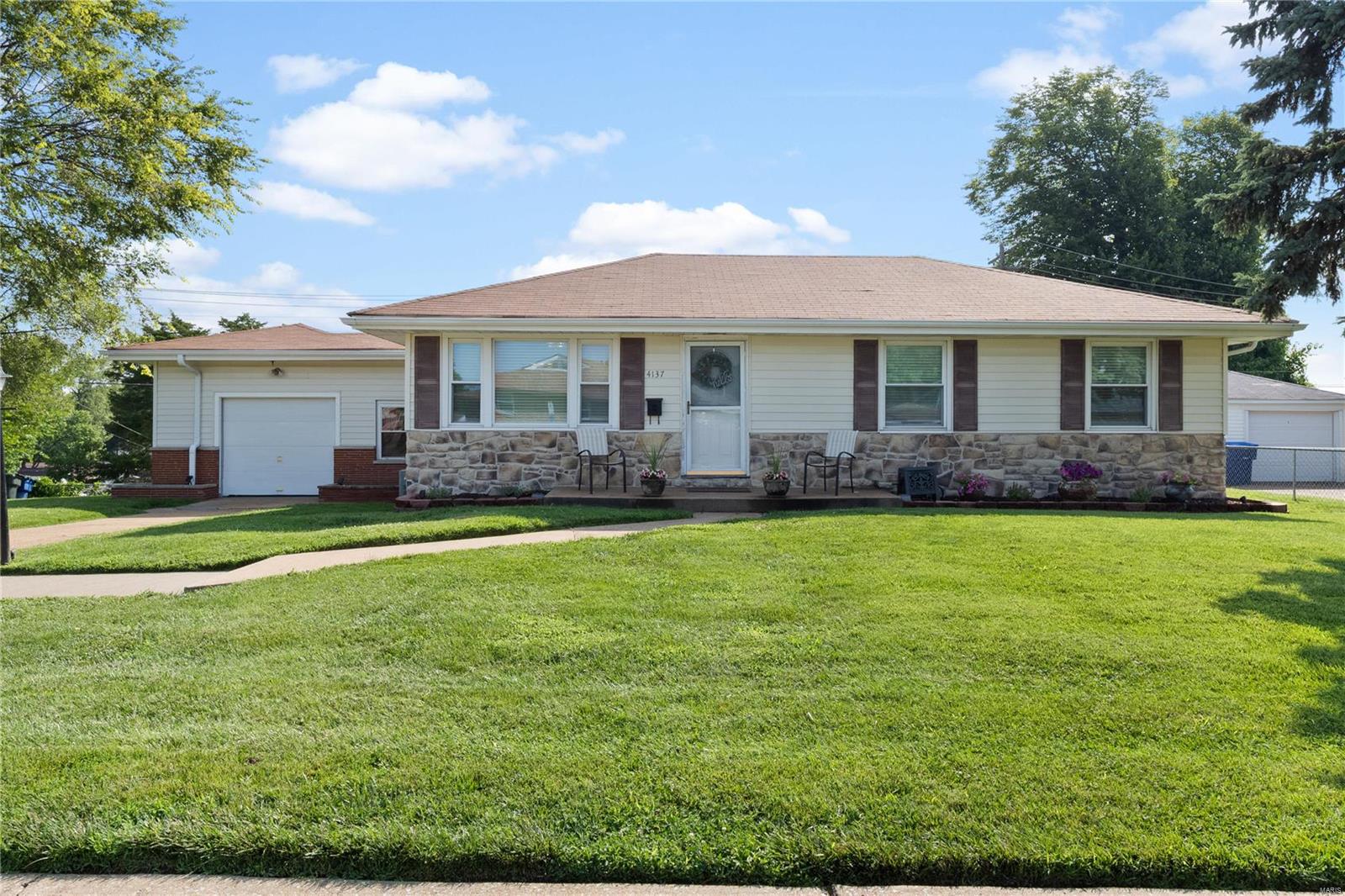 4137 Weber Road St. Louis, MO 63123 - Photo 1 of 26