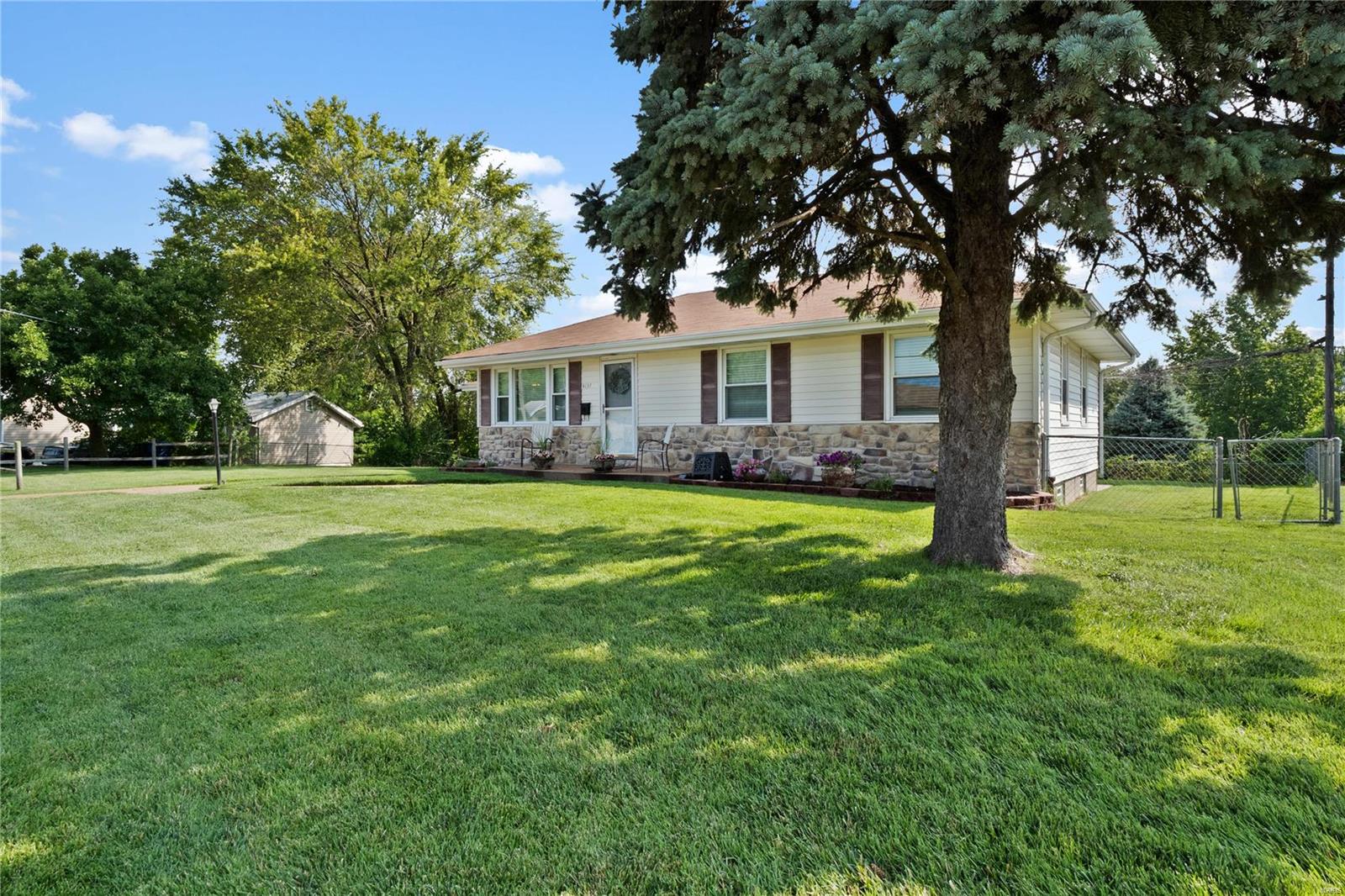 4137 Weber Road St. Louis, MO 63123 - Photo 2 of 26
