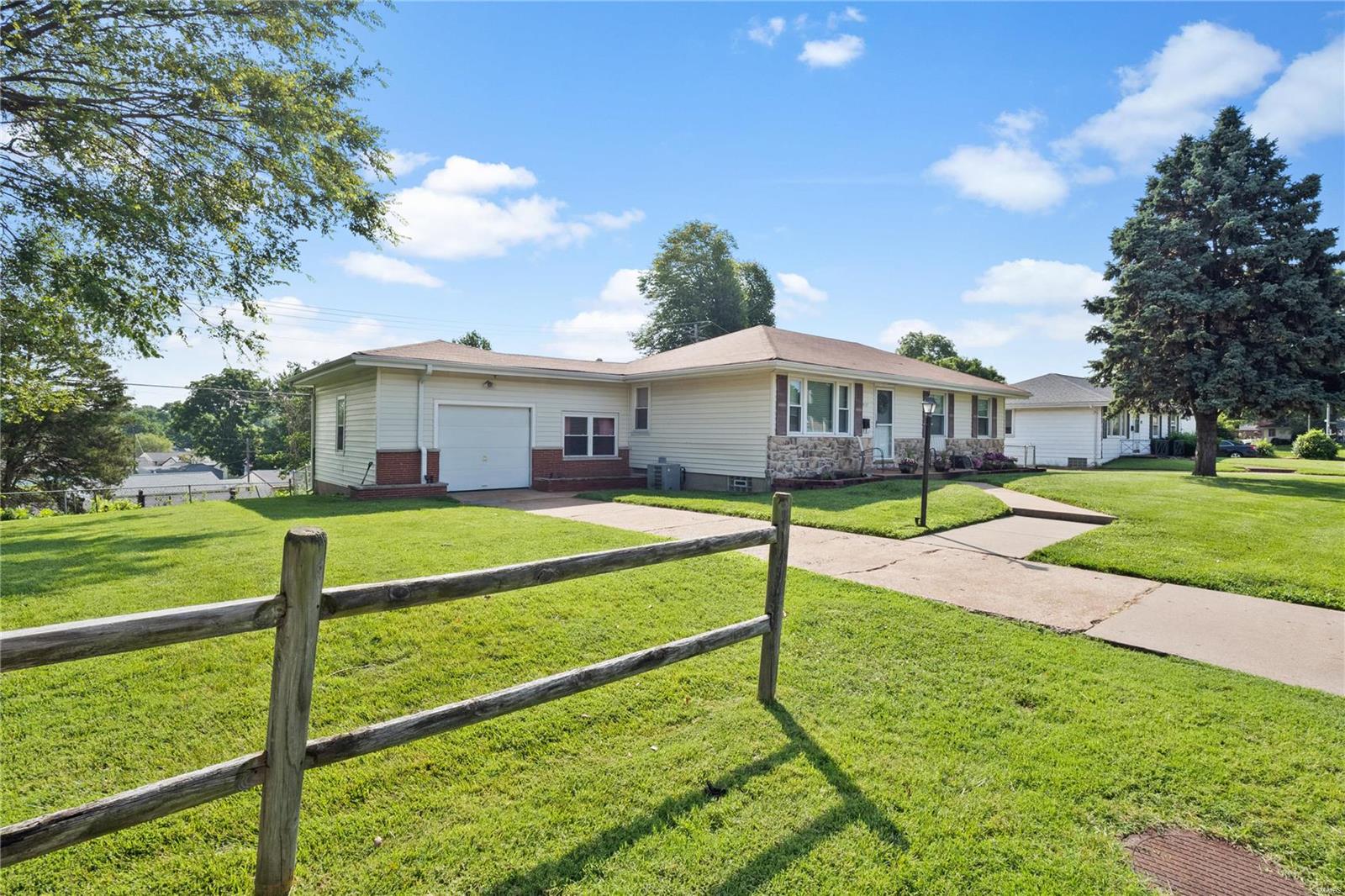 4137 Weber Road St. Louis, MO 63123 - Photo 3 of 26
