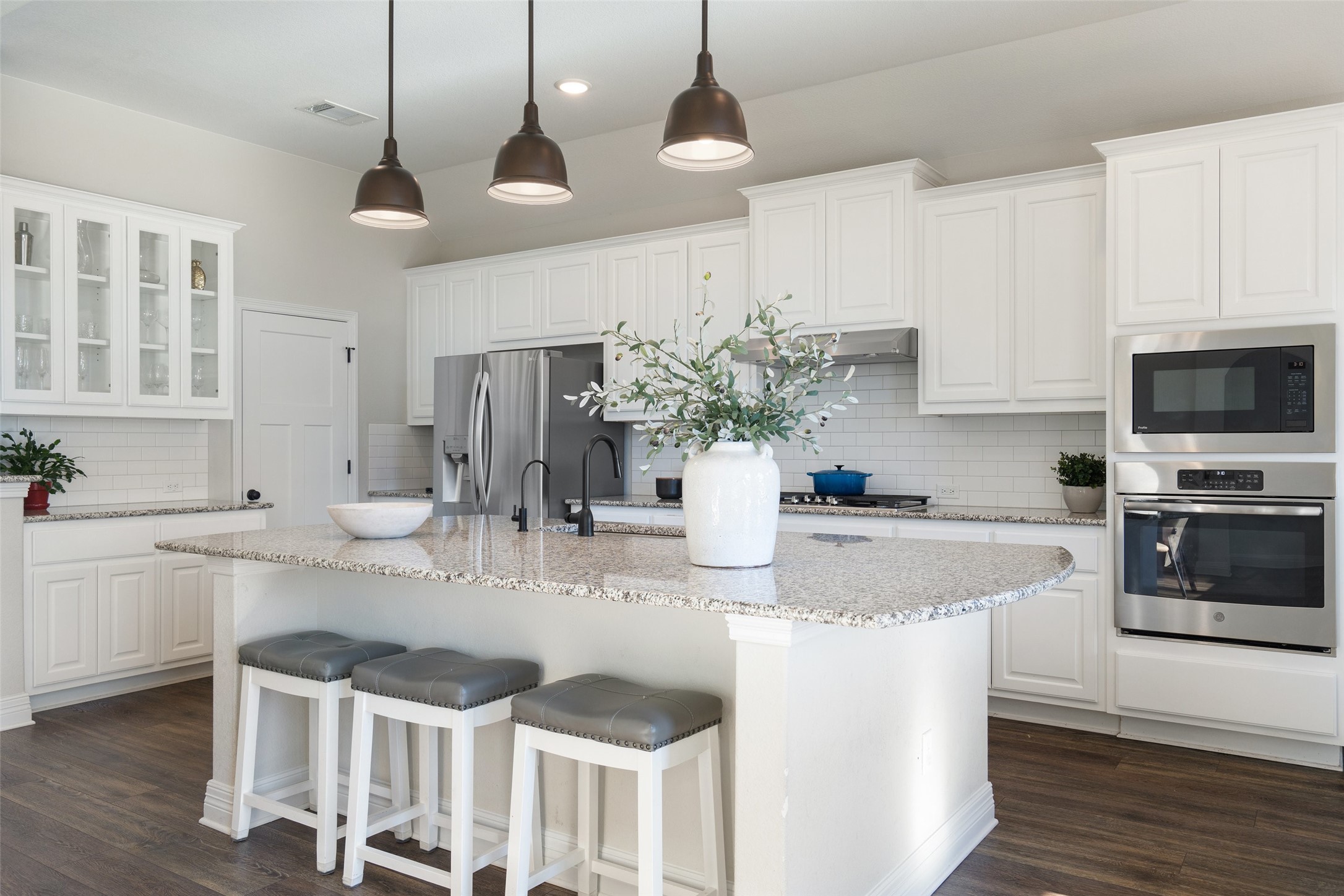 17805 Limestone Spring Lane Austin, TX 78738 - Photo 11 of 39 Center Island
