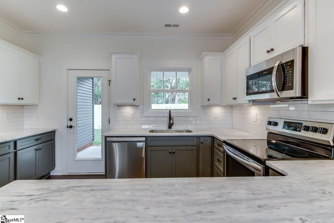 20 Chaney Street Greenville, SC 29607 - Photo 5 of 21