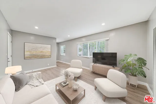 $1,933 | 252 South New Hampshire Avenue, Unit 4, Los Angeles, CA 90004