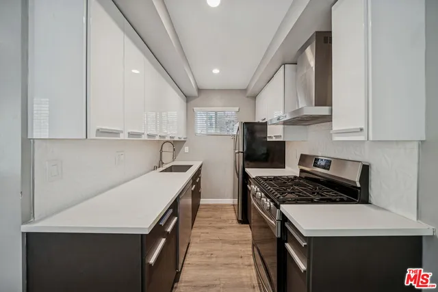 $1,933 | 252 South New Hampshire Avenue, Unit 4, Los Angeles, CA 90004