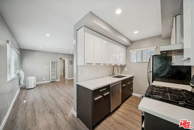 $1,933 | 252 South New Hampshire Avenue, Unit 4, Los Angeles, CA 90004