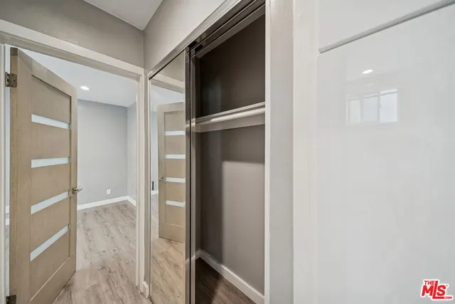 $1,933 | 252 South New Hampshire Avenue, Unit 4, Los Angeles, CA 90004