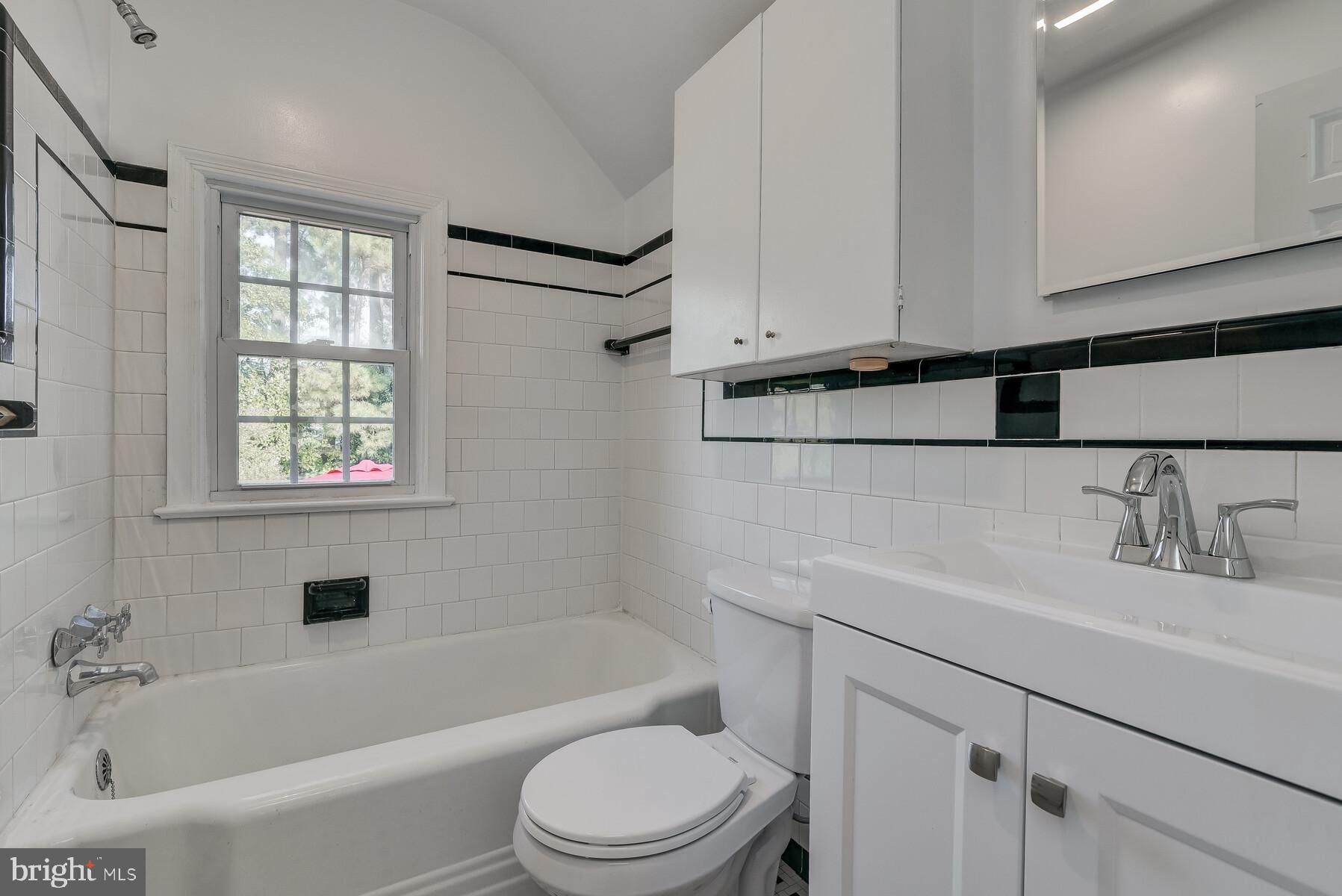 5717 Ogden Road Bethesda, MD 20816 - Photo 25 of 58 Upper mid level full bath with tub