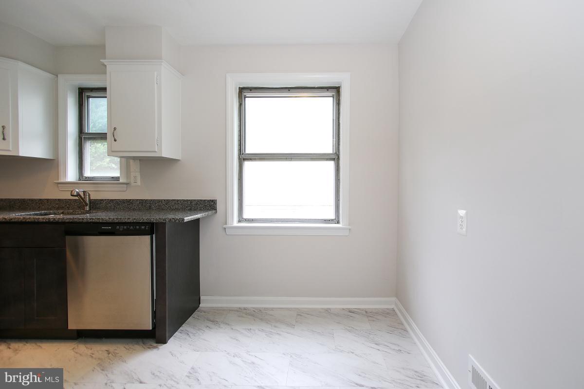 3408 Anderson Road Kensington, MD 20895 - Photo 12 of 30 Kitchen eat in area!