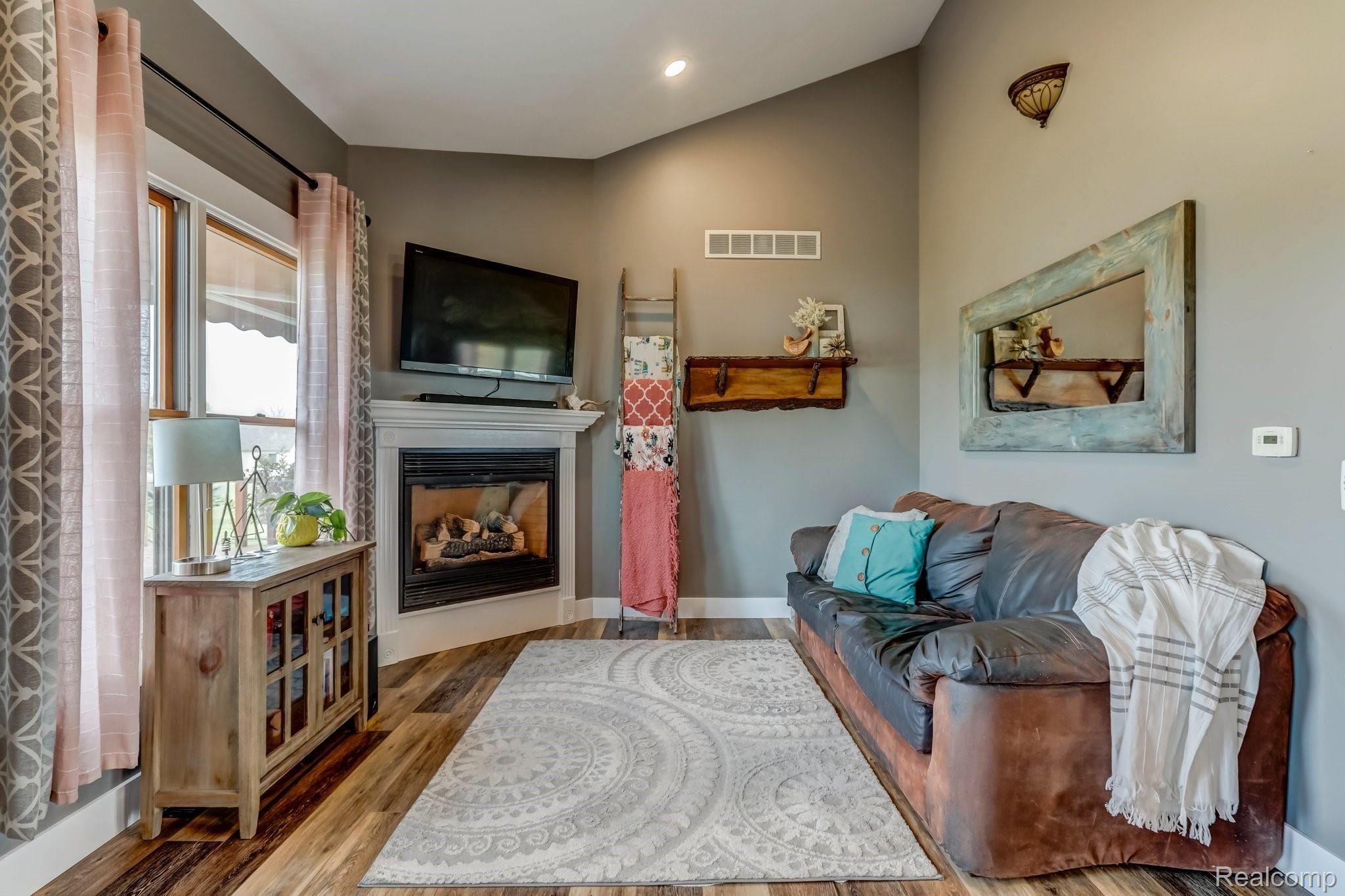 48 West Snover Road Mayville, MI 48744 - Photo 10 of 34 48 W Snover Rd, Mayville, MI 48744-10.jpg-SMALL