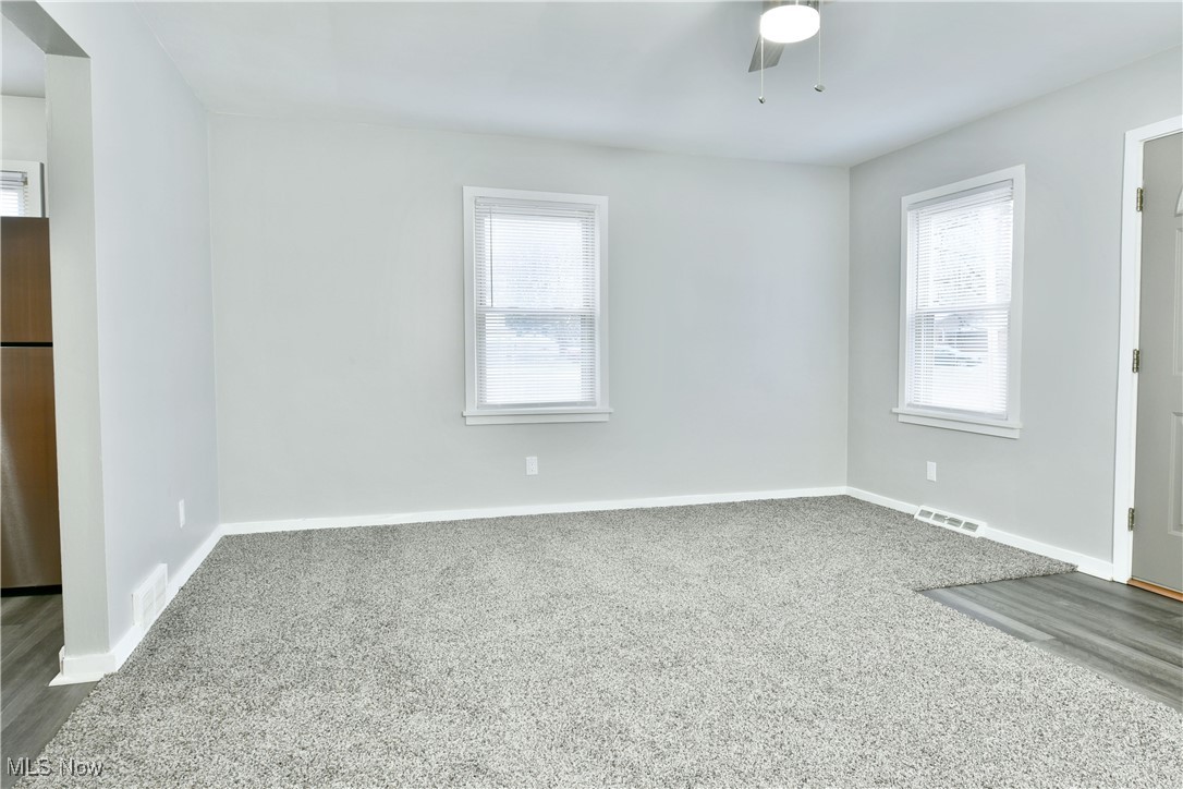 1460 North Road Northeast Warren, OH 44483 - Photo 36 of 50 In-law living room