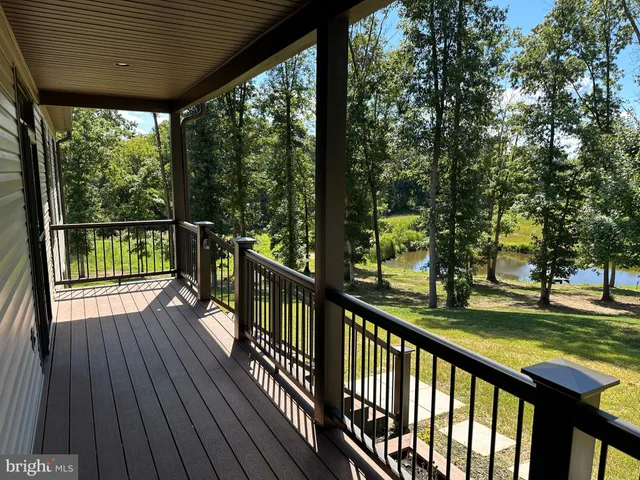 a view of a house with backyard and a tree
