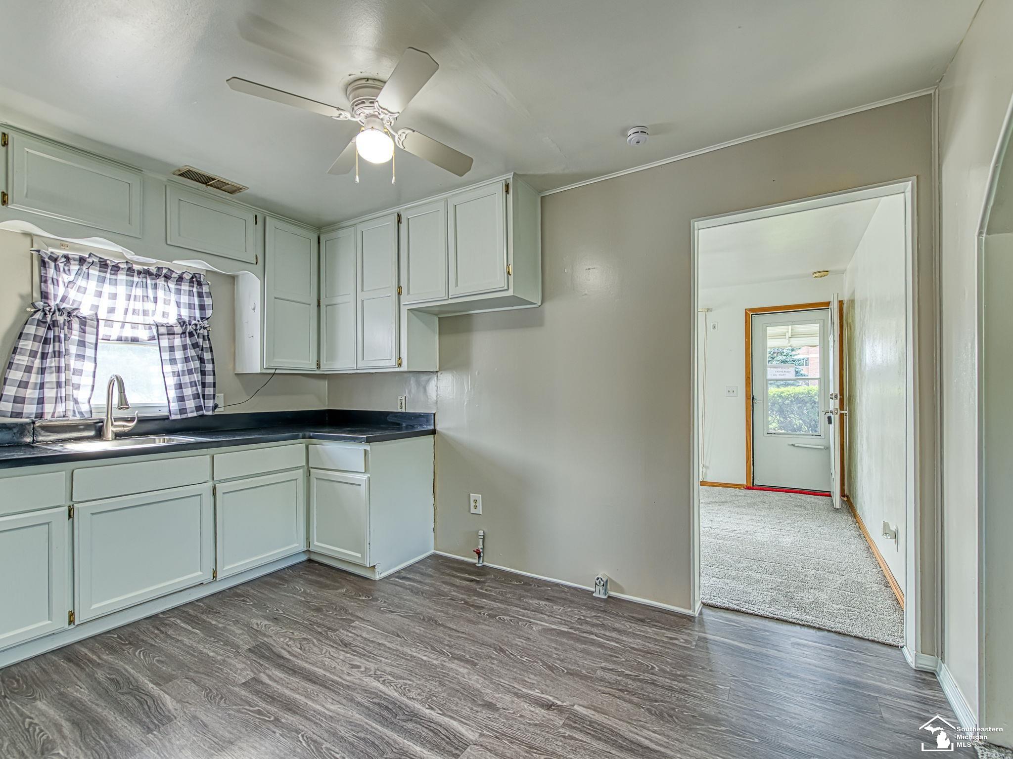 20212 Northline Road Taylor, MI 48180 - Photo 9 of 41 50185138-9632314b-863b-425d-8168-462750ebc81d.JPG