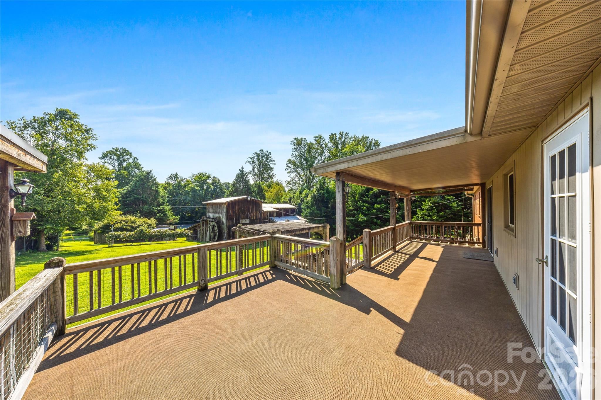 708 Loop Road Hendersonville, NC 28792 - Photo 4 of 32 Gallery Image 4