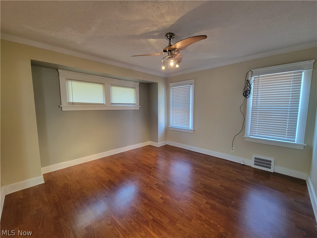 1936 Staunton Road Cleveland, OH 44118 - Photo 3 of 32