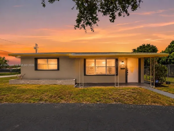 $449,000 | 2724 Acapulco Drive, Miramar, FL 33023
