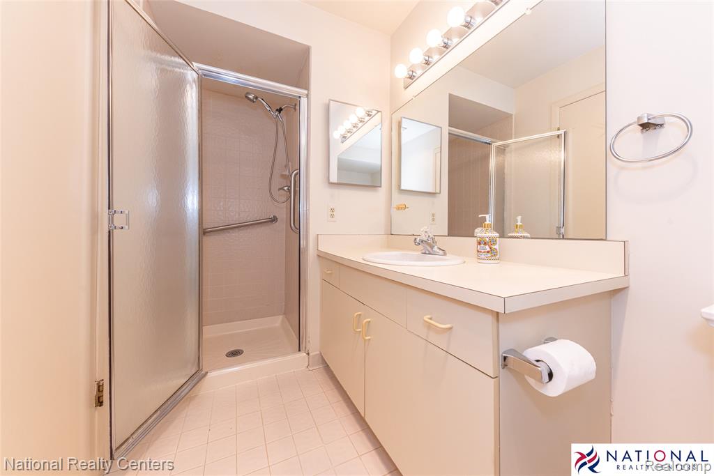 29705 Pine Ridge Circle, Unit 35 Farmington Hills, MI 48331 - Photo 18 of 29