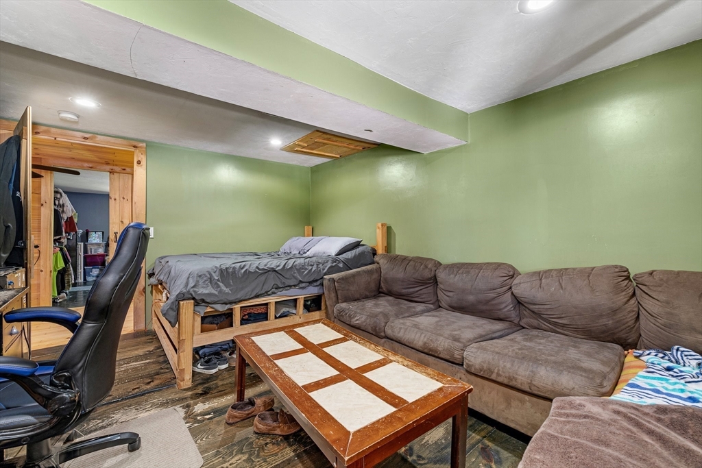8 Oakwood Road Brimfield, MA 01010 - Photo 14 of 34 a living room with furniture