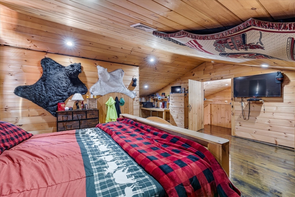 8 Oakwood Road Brimfield, MA 01010 - Photo 18 of 34 a bed room with a bed