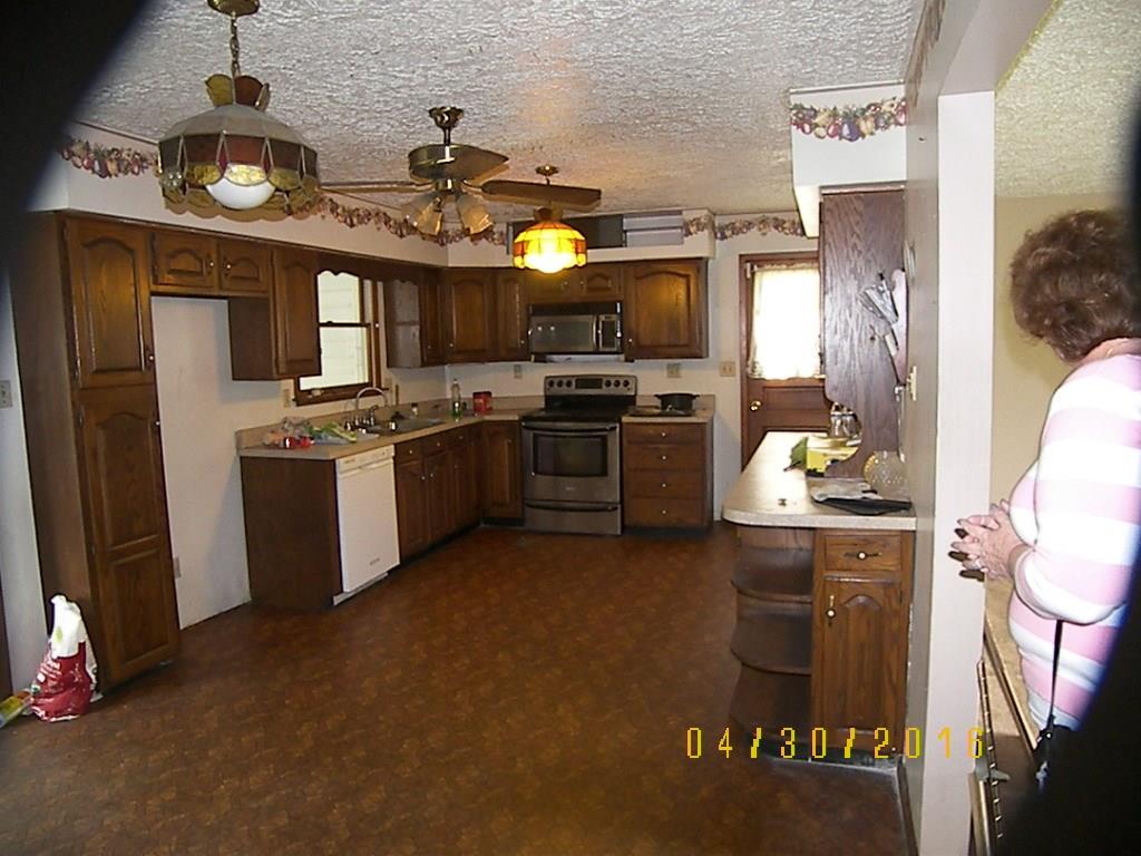 388 Golden Grove Road Economy, PA 15005 - Photo 8 of 18 EAT IN KITCHEN