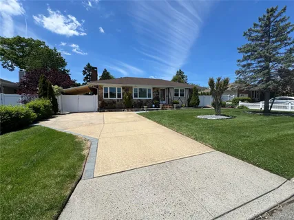 $649,999 | 98 West 8th Street, Deer Park, NY 11729